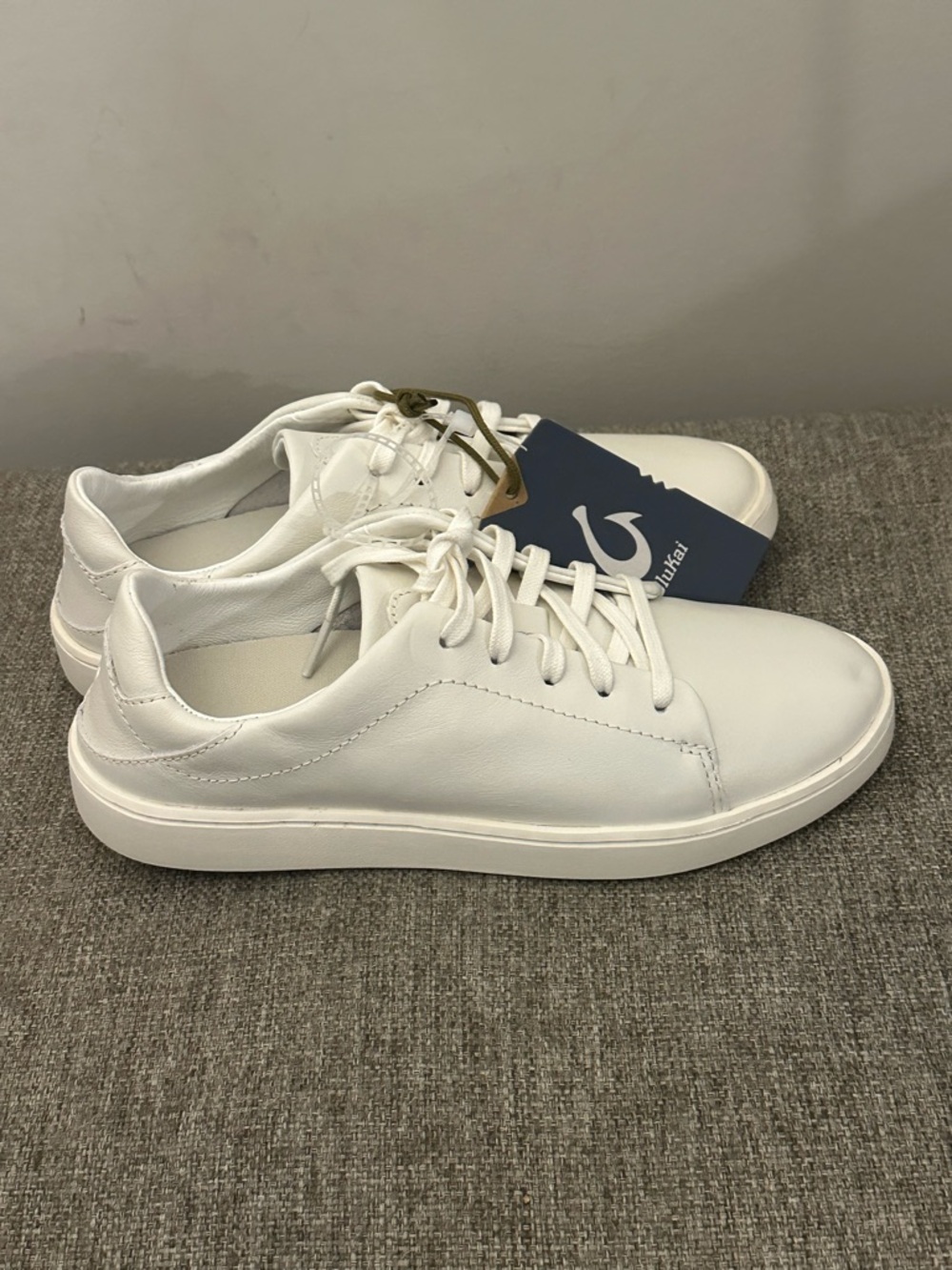OluKai Pehuea Lī 'Ili women's leather sneakers in white Size 7